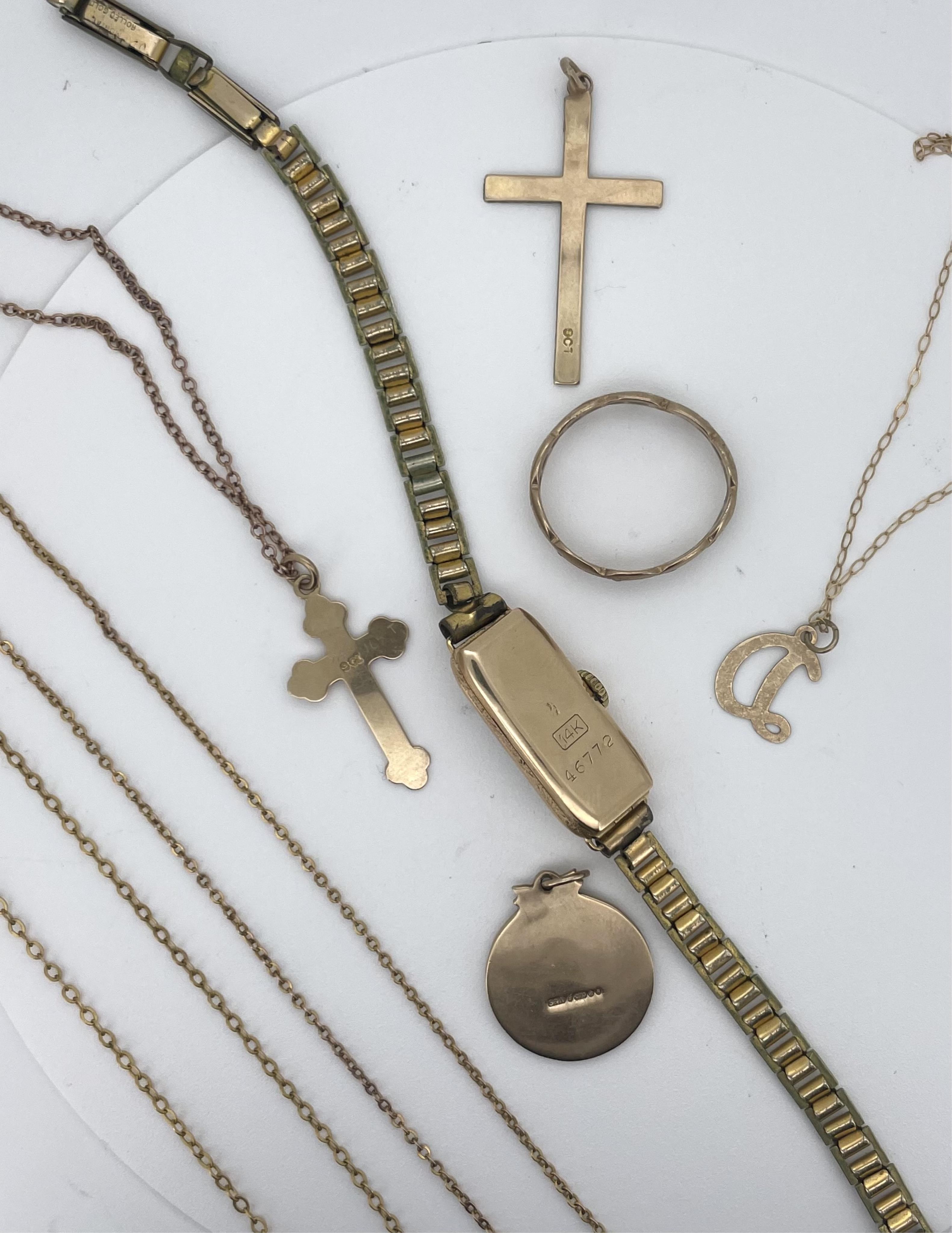 A collection of gold jewels, including a St Christopher pendant, British hallmarks, gross weight approximately 2.5 grams; a chain, two cross pendants, and a colourless paste eternity band, each stamped 9ct, combined gros